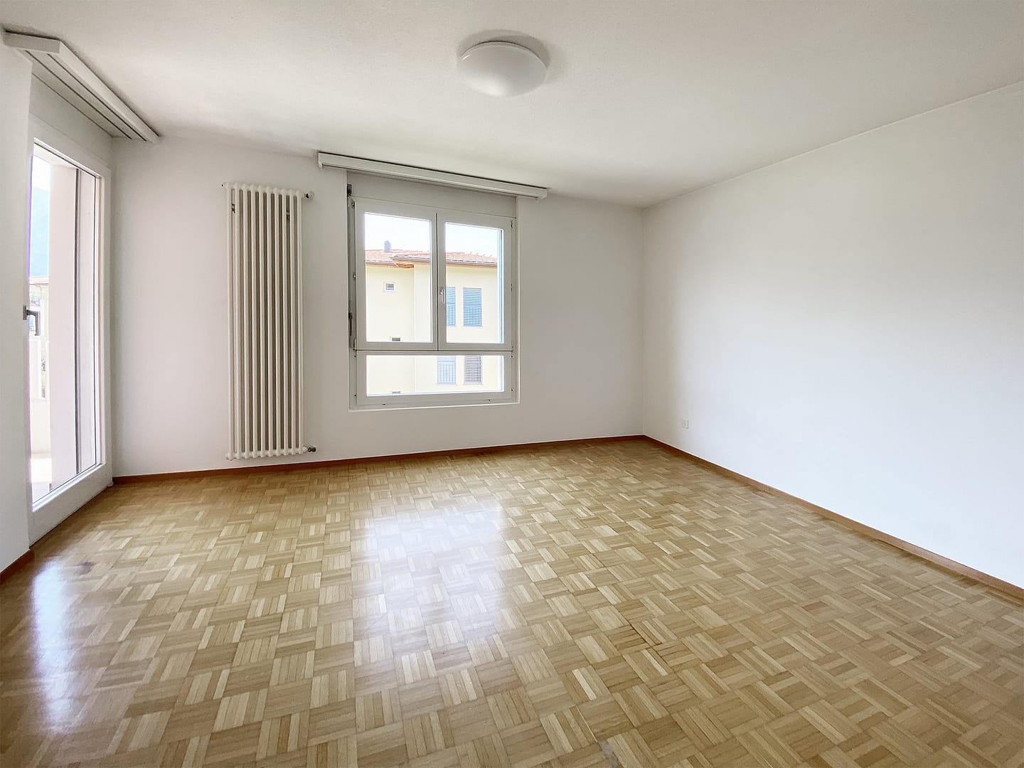 Logo Item